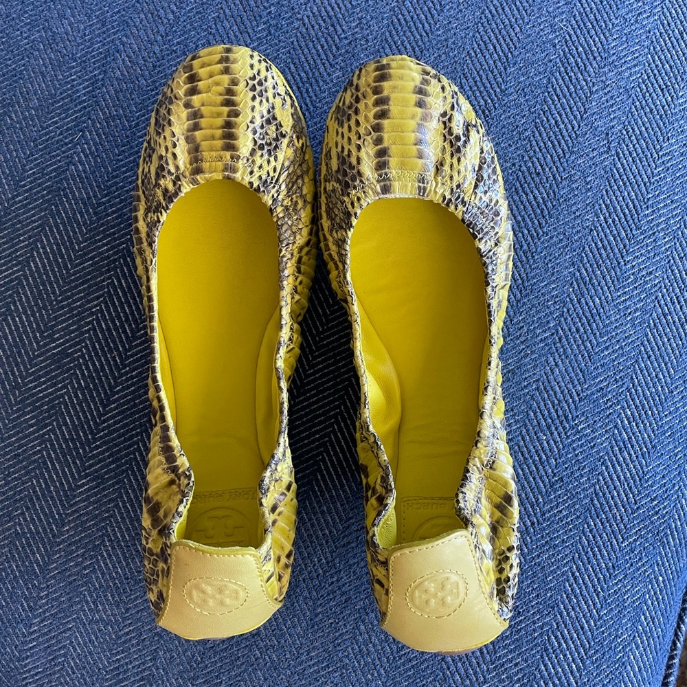 WORN ONCE Burch size 10 flats snake 🐍 skin yellow